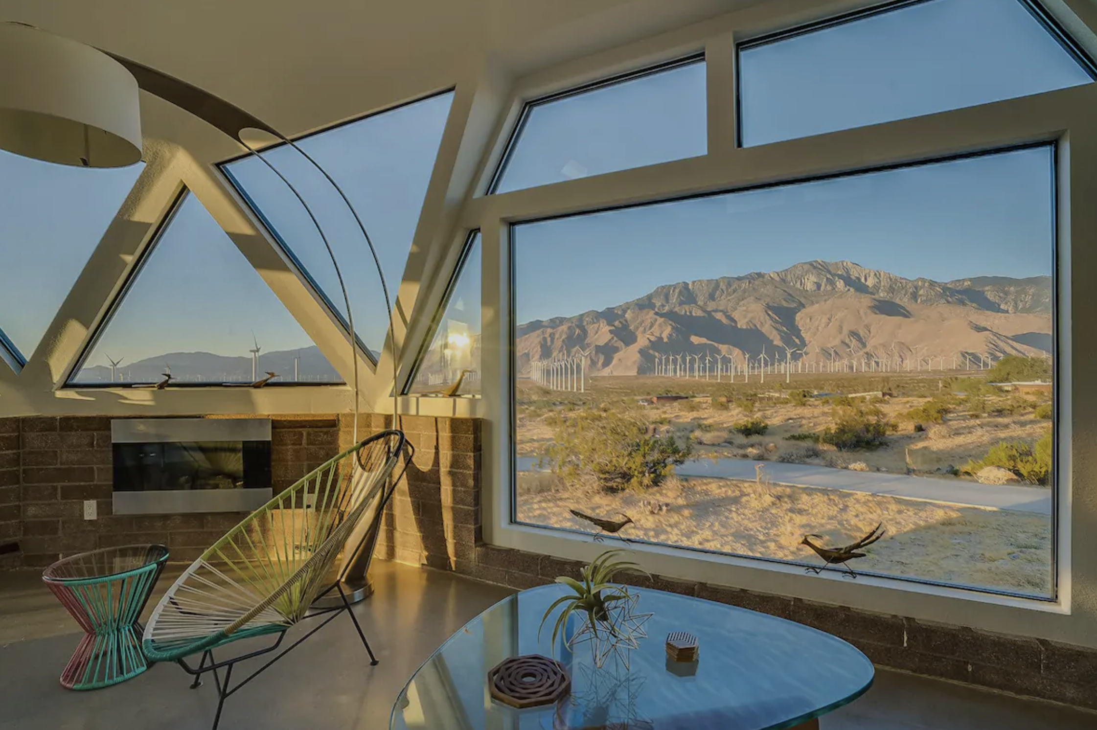 Interior of dome house airbnb | 10 coolest Airbnbs in Palm Springs