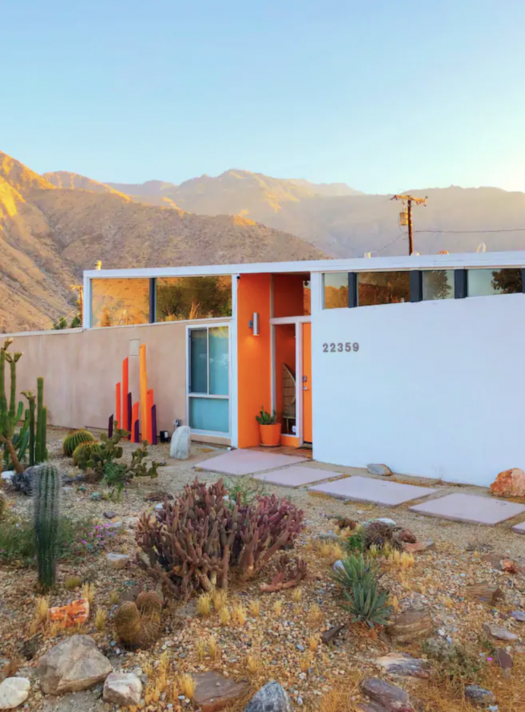 Exterior of dazey desert house | 10 coolest airbnbs in Palm Springs